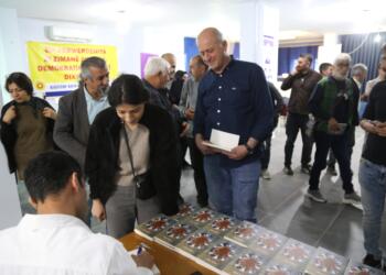 Yazar Sadık Aslan Mêrdîn’de okuyucularıyla buluştu