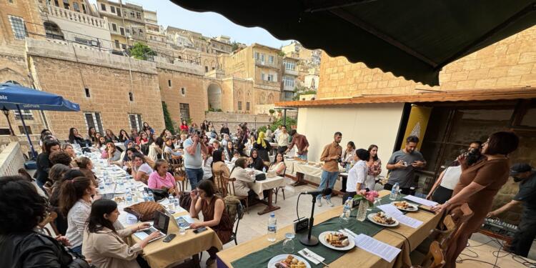 Kadınlar şiddete karşı mücadeleyi tartıştı