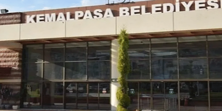 CHP’li Kemalpaşa Belediyesi’ne operasyon: 5 gözaltı