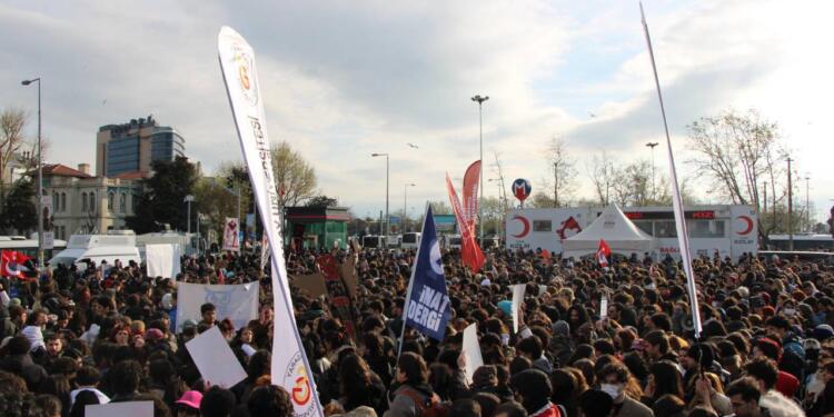 Üniversiteliler tutuklu arkadaşları için buluştu