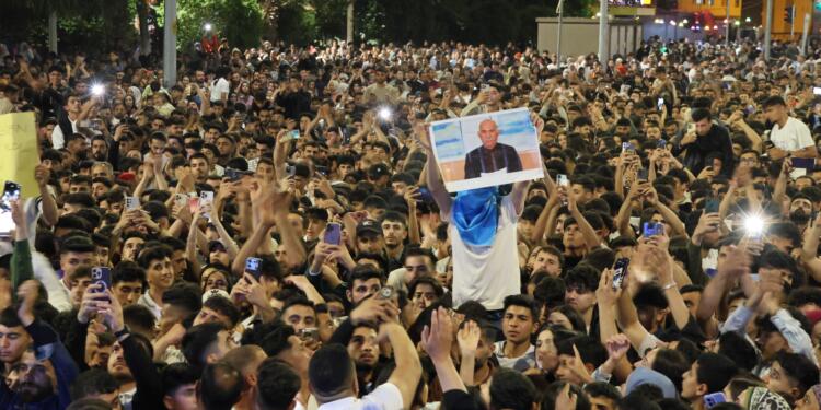 Riha’daki bahar şöleninde Abdullah Öcalan posteri açıldı