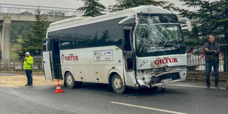 İşçi servisleri çarpıştı: 20 yaralı