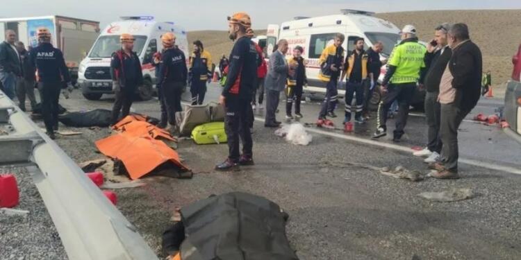 Wan’da kaza: 7 kişi hayatını kaybetti