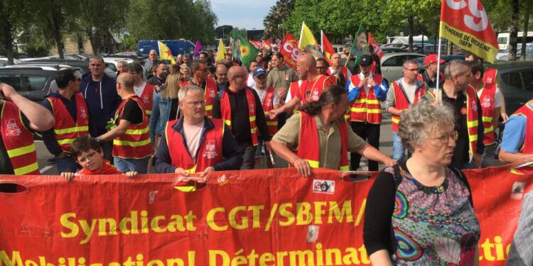 Avrupa’da Kürtler 1 Mayıs’ı renkleriyle kutladı