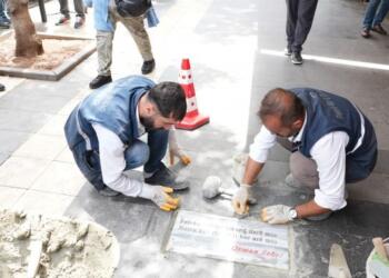 Kürt şairlerinin beyitleri kaldırım taşlarına işlendi