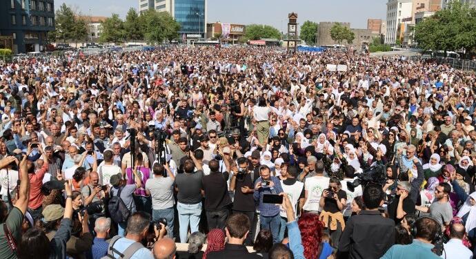 Kaytan ve Altun’un anmasına katılanlar: Barış için mücadele edeceğiz