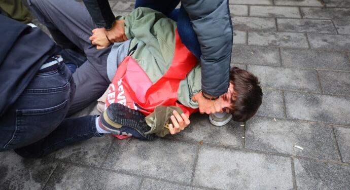 Polis saldırısıyla gözaltına alınanlardan 4’üne tutuklama talebi