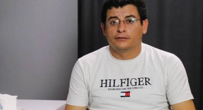 Gazetecilerin duruşması ertelendi