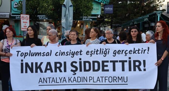 Bakanlığın toplumsal cinsiyet eşitliğini hedef alan açıklamasına tepki