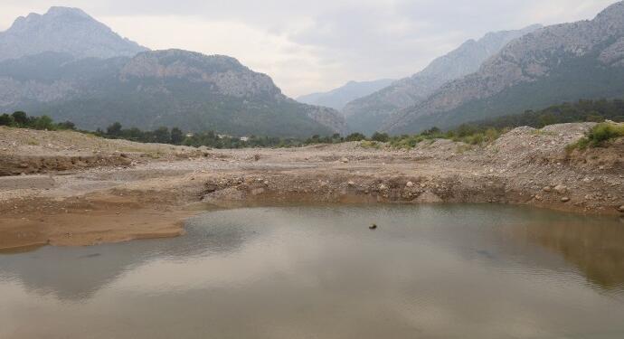 Göynük Çayı’na dökülen atıklar bölgeyi zehirliyor