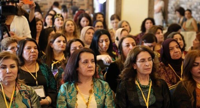 Eski parlamenter ve 2 kadının Türkiye’ye geçişine izin verilmedi