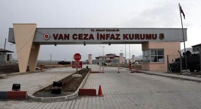 Tutsak gazeteci yazdı: İşkenceye uğrayan tutsağa 3 yıl hapis cezası