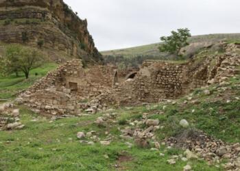Hoyrat Vadisi’nde tarihi yapılar kaderine terk edildi