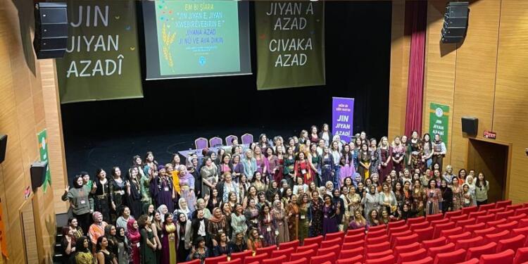 Yerel Yönetimlerde kadın perspektifi: Yaşam kendini yönetmektir