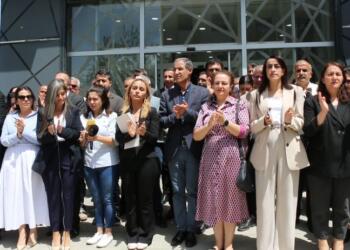 Wan’da kadınlardan kayyıma ‘protokol iptali’ tepkisi