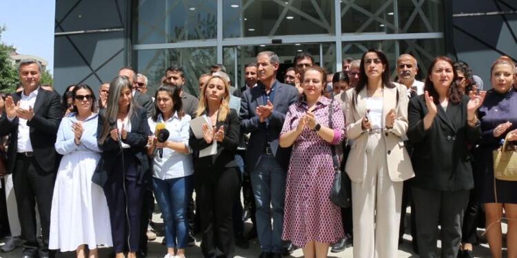 Wan’da kadınlardan kayyıma ‘protokol iptali’ tepkisi