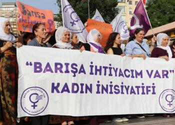 Kadınlar İstanbul ve Ankara’da barış için mücadeleye çağırdı