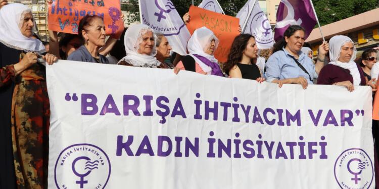 Kadınlar İstanbul ve Ankara’da barış için mücadeleye çağırdı