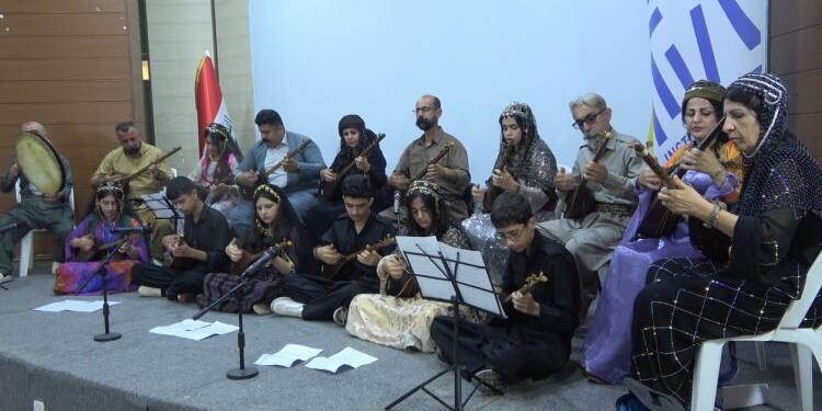 Yarsanilerin kutsalı Tembûr kuşaklara aktarılıyor