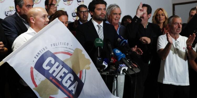 Aşırı sağcı partinin yükselişi istifa getirdi