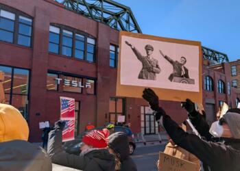 Protestolar sonuç verdi: Elon Musk gitti