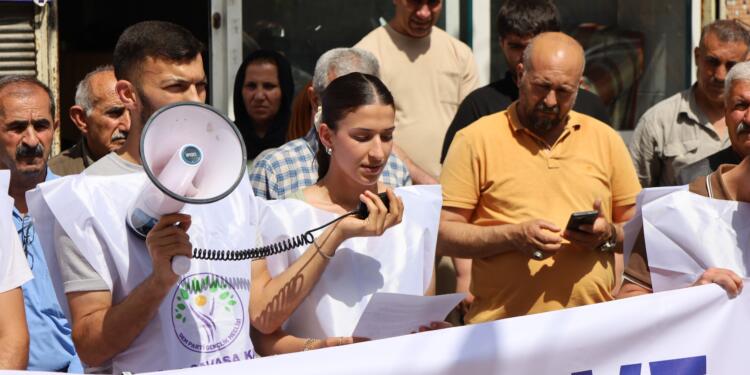 Adana’da gençler uyuşturucu ve fuhuşa karşı eylem yaptı