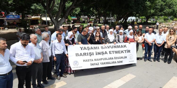 Adana’da ‘hasta tutsaklar’ için eylem