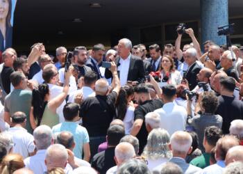 CHP’den belediye önünde gözaltı protestosu