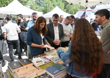 Erxenî’deki kitap fuarı yoğun ilgi gördü