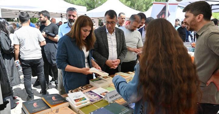 Erxenî’deki kitap fuarı yoğun ilgi gördü