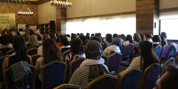 ‘Barış inşasında kadın’ paneli