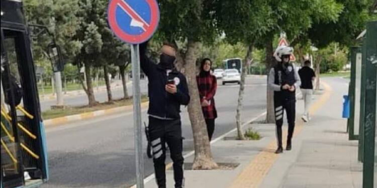 Polis, ‘uyuşturucuya ve fuhuşa geçit yok’ stickerlerini söktü