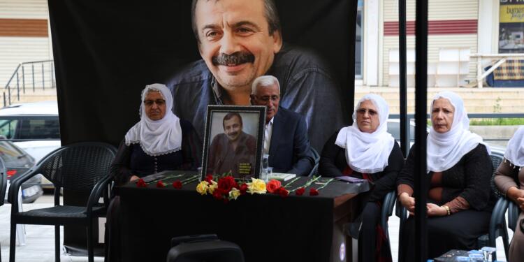 Sırrı Süreyya Önder için birçok kentte taziye kuruldu