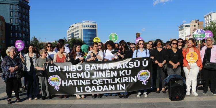 Bahar Aksu protestosu: Aile yılında 98 kadın katledildi