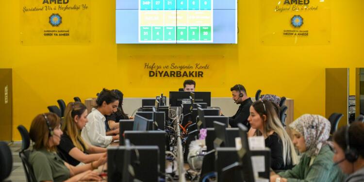 Amed’de çağrı merkezi Kürtçe hizmete başladı