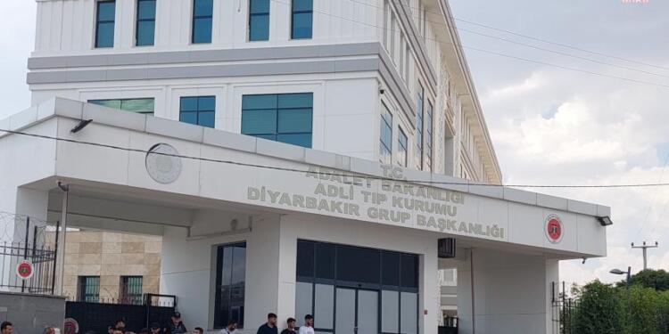 Amed’de baba ve oğlu yanmış halde bulundu