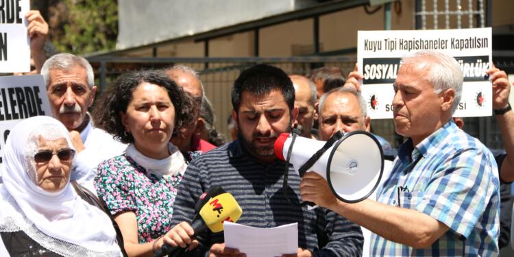 Adliye önünde ‘kuyu tipi’ protestosu