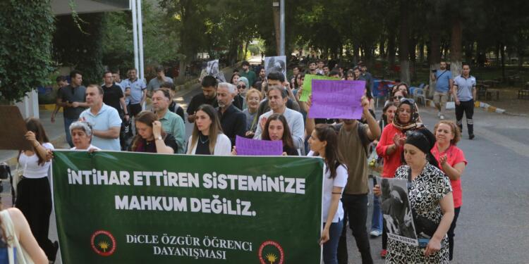 Öğrenciler Sena Düzgün için yürüdü