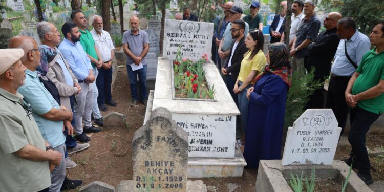 Şerzan Kurt mezarı başında anıldı