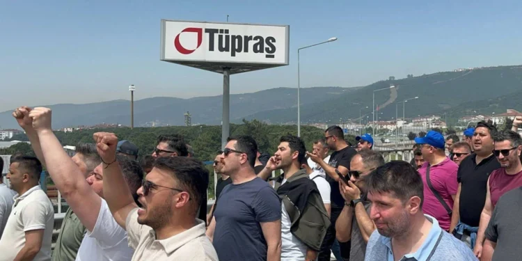TÜPRAŞ işçileri direnişte