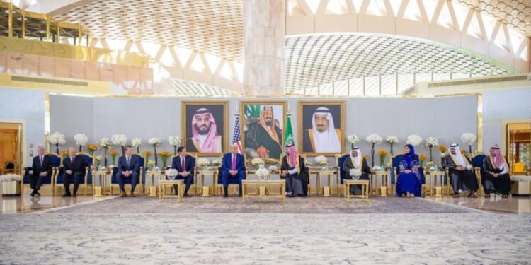 Trump’ın 1 trilyon dolarlık ziyareti başladı