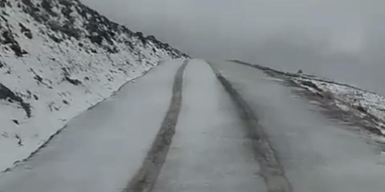 Feraşîn Yaylası’na kar yağdı