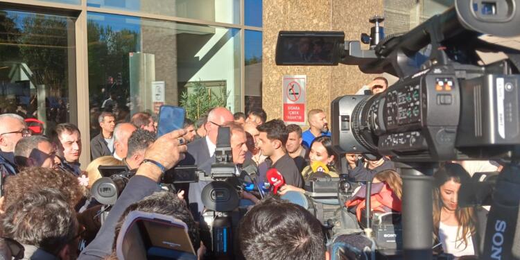 Sırrı Süreyya Önder için hastaneye akın ettiler