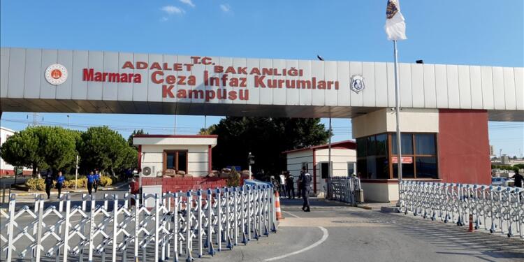 Tutsaklara 12 gün hücre cezası