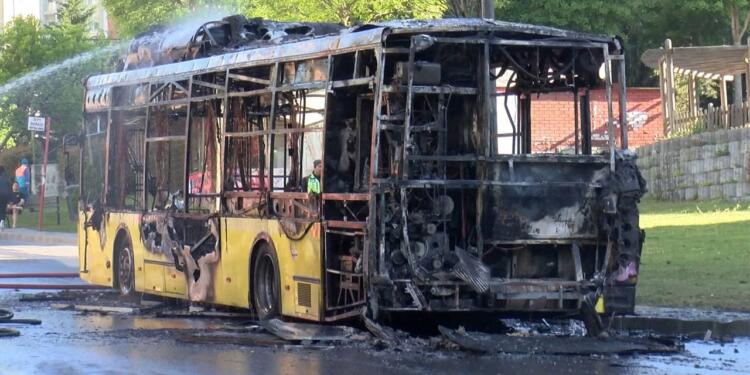 Başakşehir’de İETT otobüsü yandı