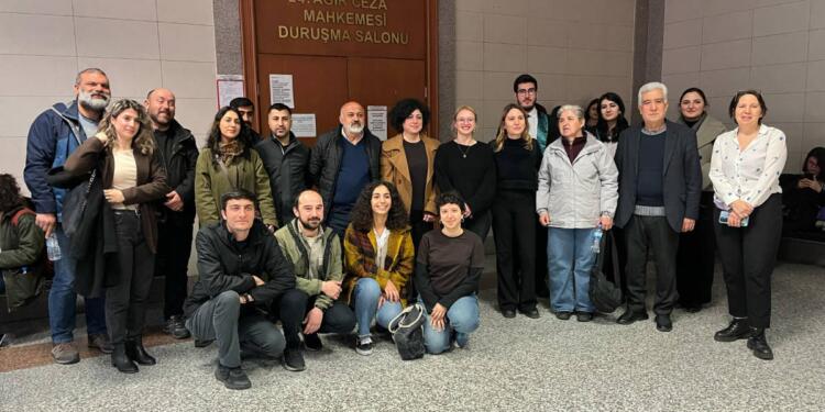 İstanbul’da gazetecilerin yargılandığı dava ertelendi