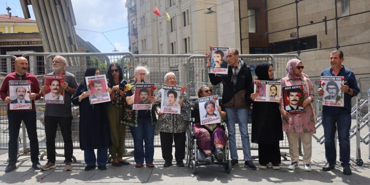 Cumartesi Anneleri 30 yıldır eylemde: Barış istiyoruz