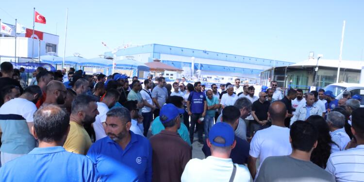 DEM Parti grevdeki işçileri ziyaret etti