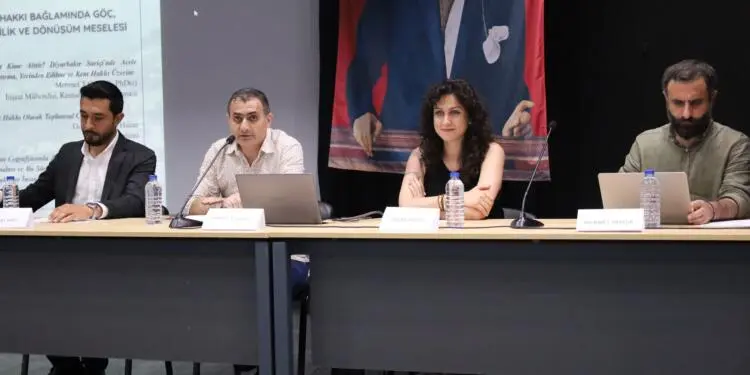 İzmir’de ‘Kent hakkı bağlamında göç, mültecilik ve dönüşüm meselesi’ paneli