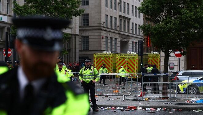 Liverpool’daki şampiyonluk kutlamalarında kalabalığın üstüne araç sürüldü